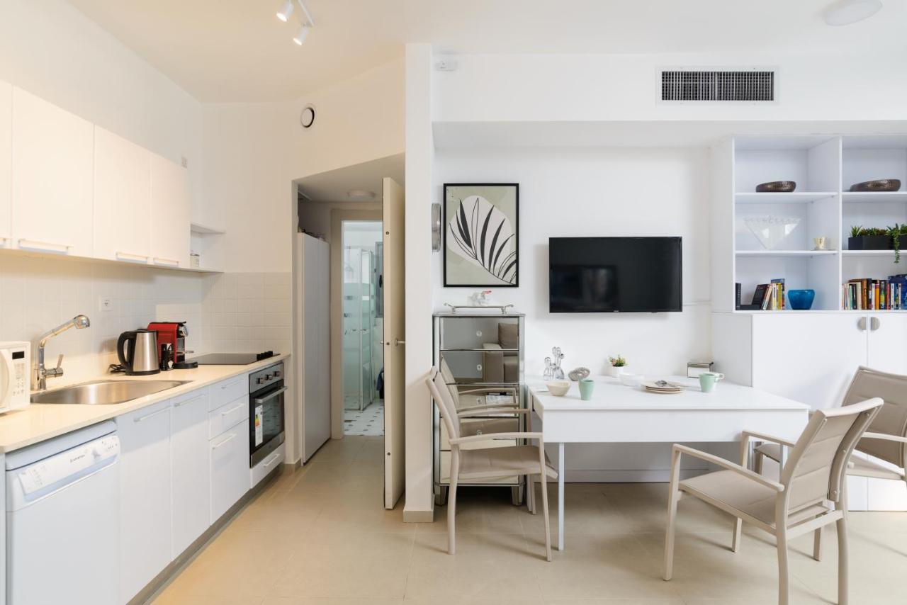 Quiet Hideaway & Terrace Near Beach By Feelhome Tel Aviv Exterior photo