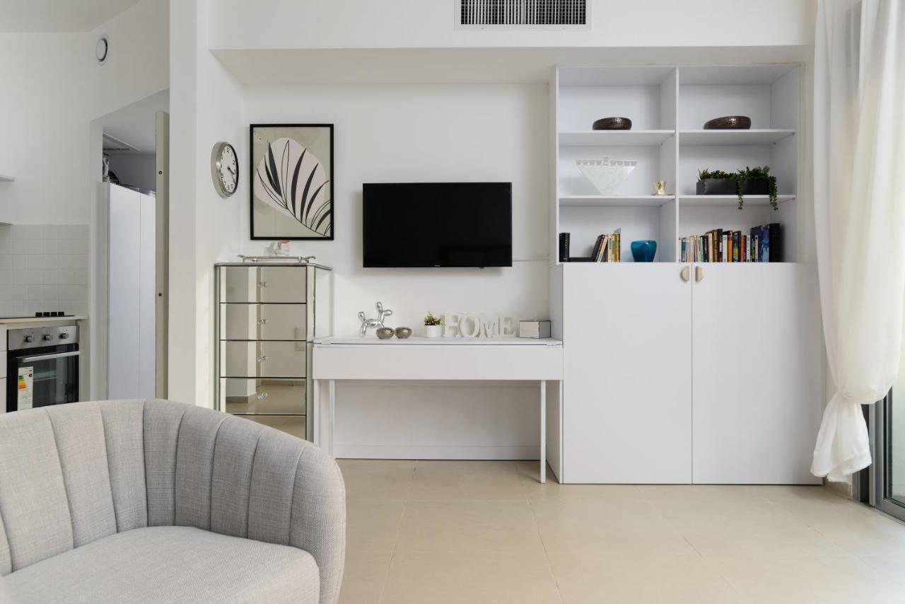 Quiet Hideaway & Terrace Near Beach By Feelhome Tel Aviv Exterior photo